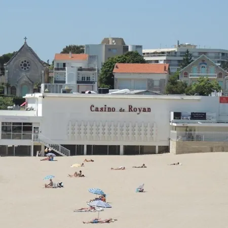 Spacieux 2 A 450m De La Et Pres Du Centre De - Fr-1-71-75 Royan